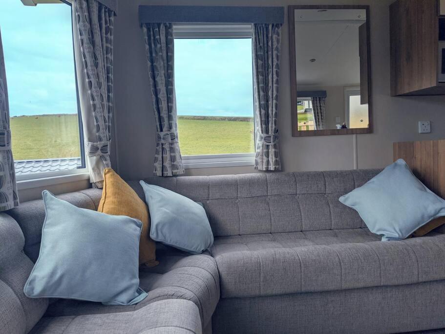 Large 4 Person Couples And Family Caravan In Newquay Bay Resort Zewnętrze zdjęcie