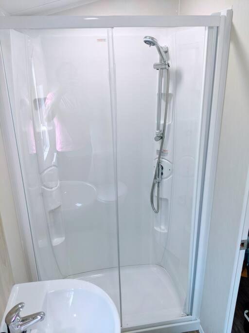 Large 4 Person Couples And Family Caravan In Newquay Bay Resort Zewnętrze zdjęcie
