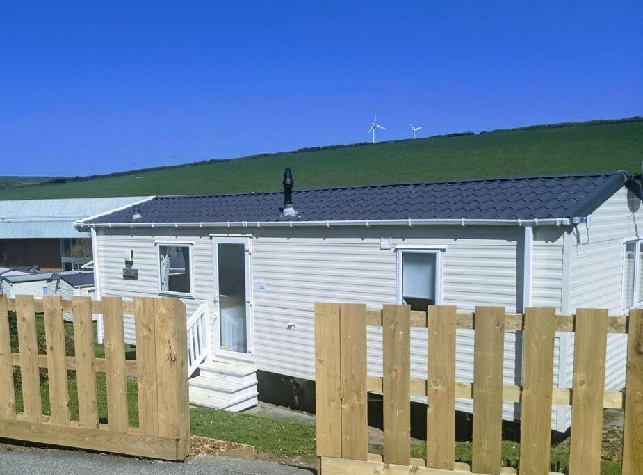 Large 4 Person Couples And Family Caravan In Newquay Bay Resort Zewnętrze zdjęcie