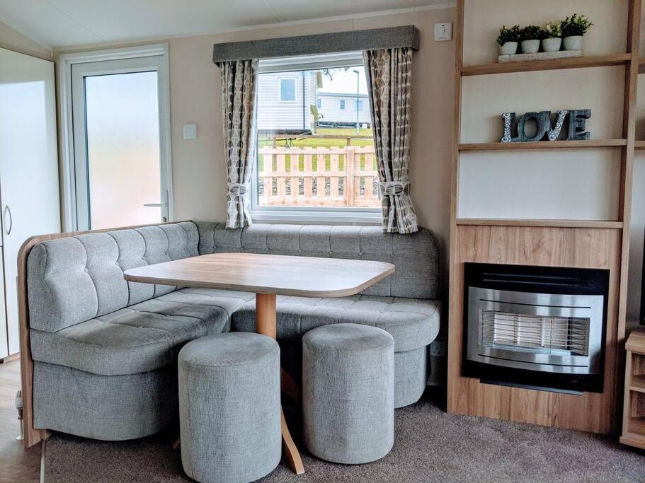 Large 4 Person Couples And Family Caravan In Newquay Bay Resort Zewnętrze zdjęcie